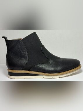 Kelly & Katie Arlo Black Leather Chelsea Boots Size 9M